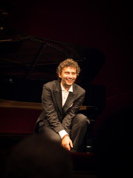 Jonas Kaufmann on one knee at La Scala 3 Jonas Kaufmann on one knee at La Scala 3