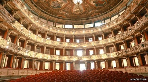 Dancers from the Royal Ballet and ENB reopen the glorious Teatro Colón in Bogotá