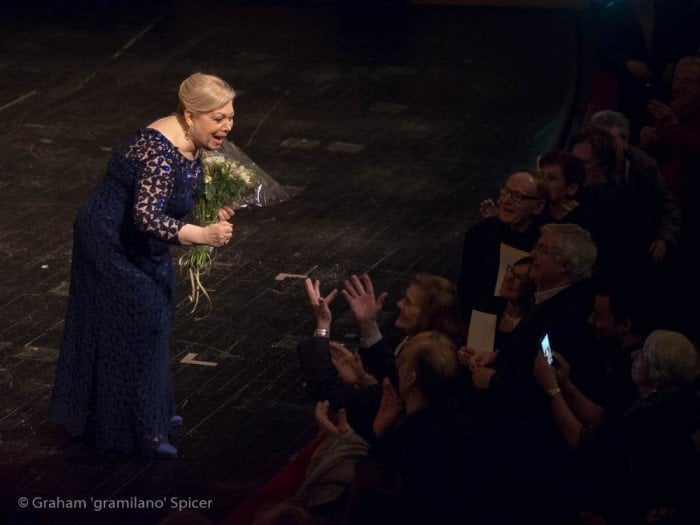Mirella Freni greets her fans Mirella Freni greets her fans