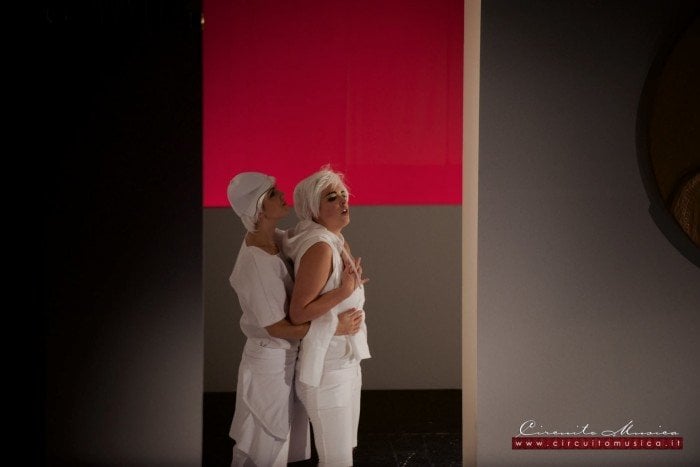 Vilija Mikštaitė’s Hyacinthus and Valeria Girardello’s Zephyrus Foto di Ernesto Casareto per Circuito Musica www.circuitomusica.it Vilija Mikštaitė’s Hyacinthus and Valeria Girardello’s Zephyrus Foto di Ernesto Casareto per Circuito Musica www.circuitomusica.it