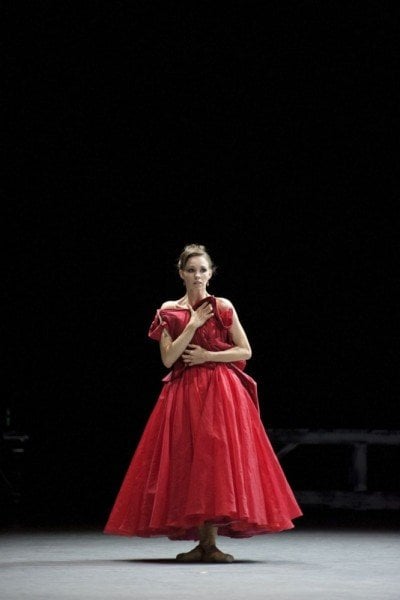 Viktorina Kapitonova as Anna Karenina in Christian Spucks ballet photot by Monika Rittershaus