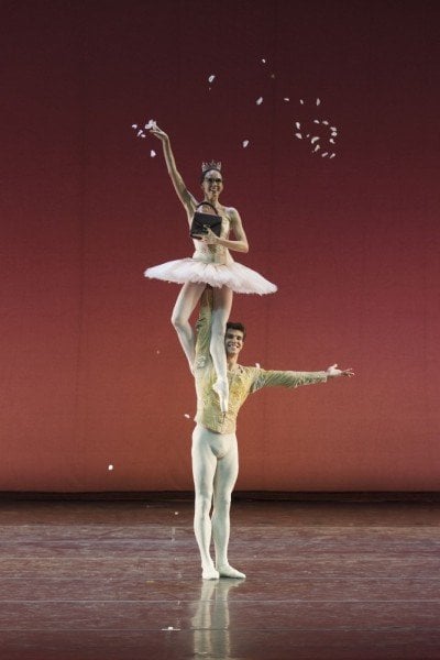 Viktorina Kaptinova in Christian Spucks Grand Pas during a Roberto Bolle Friends gala