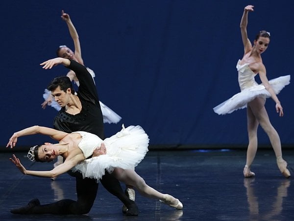 Symphony in C 11 with Nicoletta Manni and Roberto Bolle Symphony in C (11) with Nicoletta Manni and Roberto Bolle