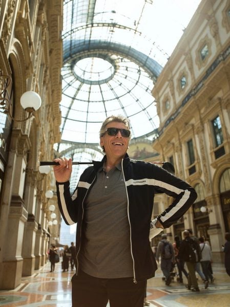 Thomas Hampson with a golf club in Milans Galleria photo by Chris Singer Thomas Hampson with a golf club in Milan's Galleria, photo by Chris Singer