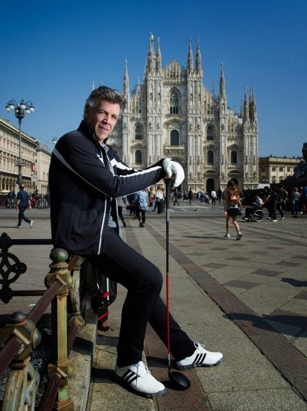 Thomas Hampson with a golf club in the piazza del Duomo in Milan photo by Chris Singer Thomas Hampson with a golf club in the piazza del Duomo in Milan, photo by Chris Singer