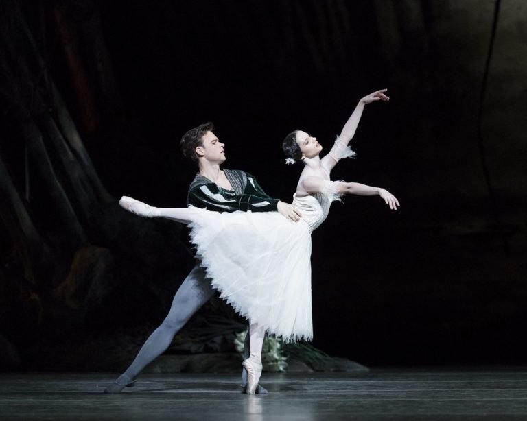 Giselle with Alexander Campbell as Albrecht and Francesca Hayward as Giselle. © ROH, Helen Maybanks 2018 (3)