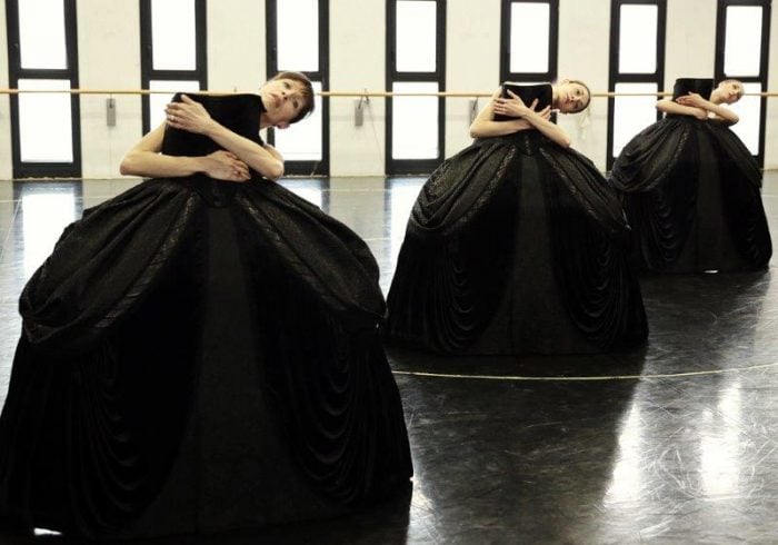 Petite Mort Chiara Fiandra Nicoletta Manni and Martina Arduino © Brescia e Amisano Teatro alla Scala 2018 Petite Mort Chiara Fiandra, Nicoletta Manni and Martina Arduino © Brescia e Amisano, Teatro alla Scala, 2018