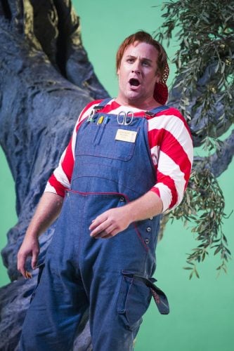 Lucas Meachem in Il barbiere di Siviglia, The Royal Opera © ROH, Tristram Kenton, 2014