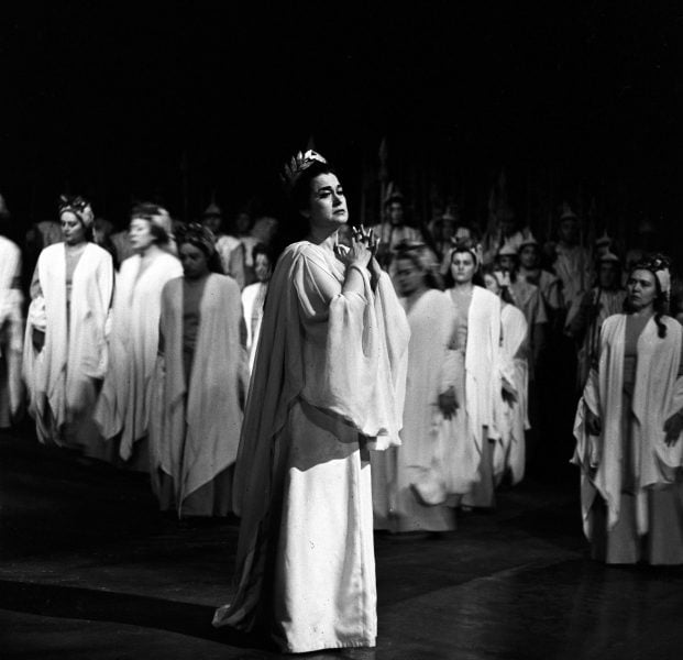 Leyla Gencer in Norma, photo by Lelli e Masotti