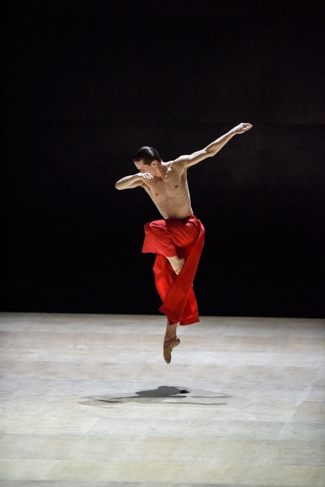 Obsidian Tear. Calvin Richardson. ©ROH 2016. Photographed by Bill Cooper Obsidian Tear. Calvin Richardson. ©ROH, 2016. Photographed by Bill Cooper