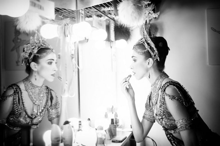 Yasmine Naghdi prepares for Gamzatti, photo by Dasa Wharton 15