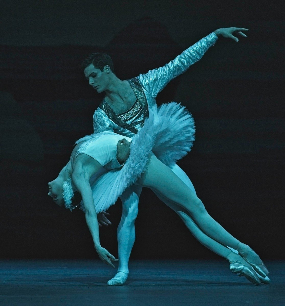 Jacopo Tissi and Alena Kovaleva in Swan Lake, The Royal Opera House, London 2019 © Malcolm Levinskind