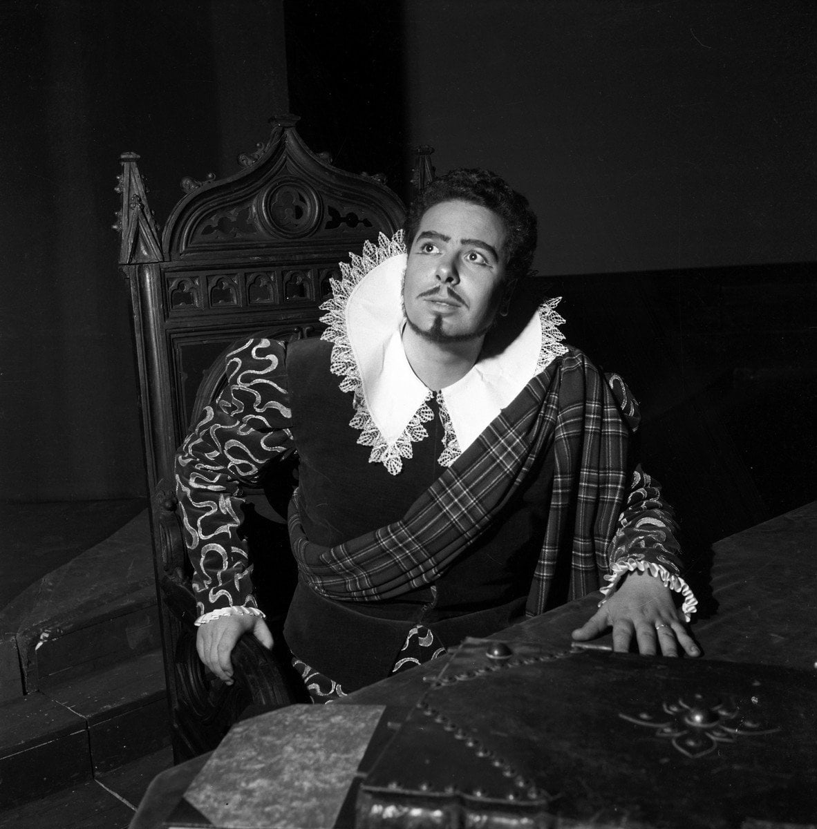 Rolando Panerai in 1954 in Lucia di Lammermoor photo by Erio Piccagliani Rolando Panerai in 1954 in Lucia di Lammermoor photo by Erio Piccagliani
