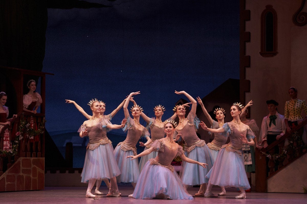 Coppelia. Artists of The Royal Ballet. c ROH 2019. Photographed by Bill Cooper. 2 Coppelia. Artists of The Royal Ballet. (c) ROH, 2019. Photographed by Bill Cooper. (2)