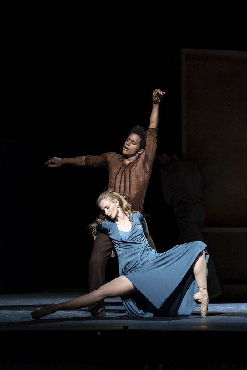 The Cellist. Marcelino Sambe and Lauren Cuthbertson. ©ROH 2020. Photographed by Bill Cooper. 7 The Cellist. Marcelino Sambe and Lauren Cuthbertson. ©ROH, 2020. Photographed by Bill Cooper. (7)