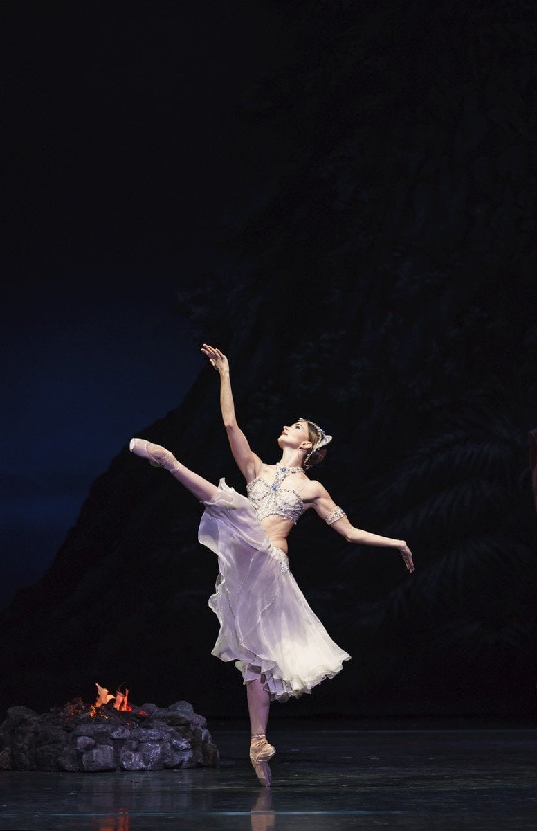 La Bayadere. Lauren Cuthbertson as Nikiya. © ROH 2018. Photographed by Bill Cooper La Bayadere. Lauren Cuthbertson as Nikiya. © ROH, 2018. Photographed by Bill Cooper