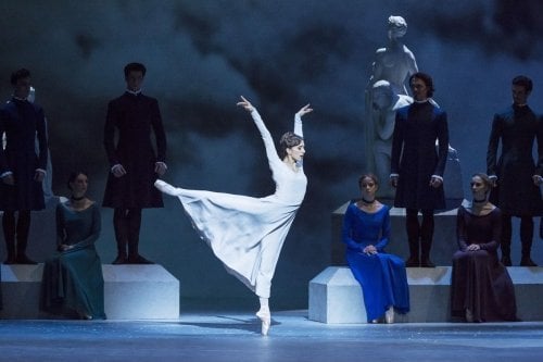 Marianela Nunez as Hermione and Dancers of The Royal Ballet in Act I of The Winter's Tale © ROH Johan Persson 2014