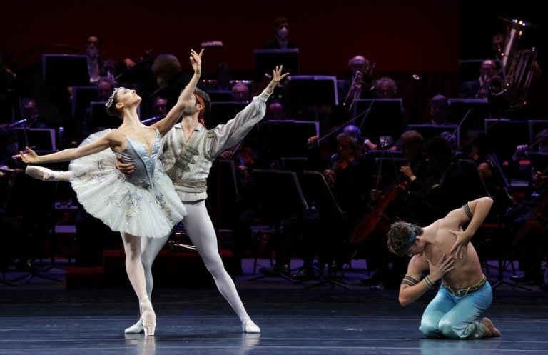 Ballet Gala Le Corsaire - Martina Arduino, Marco Agostino and Mattia Semperboni, photo by Brescia e Amisano Teatro alla Scala