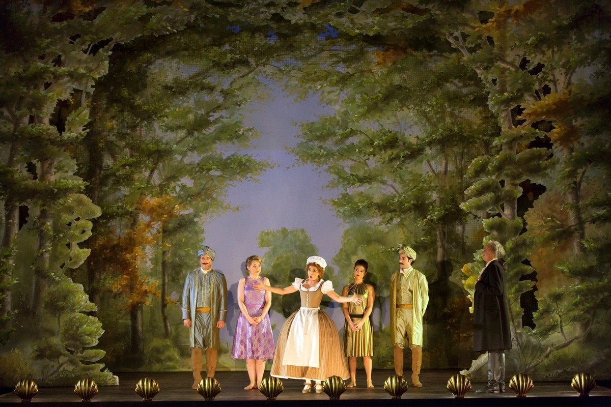 Jan Philipp Glogers Cosi fan tutte © 2016 ROH. Photograph by Stephen Cummiskey Jan Philipp Glogers Così fan tutte © 2016 ROH. Photograph by Stephen Cummiskey