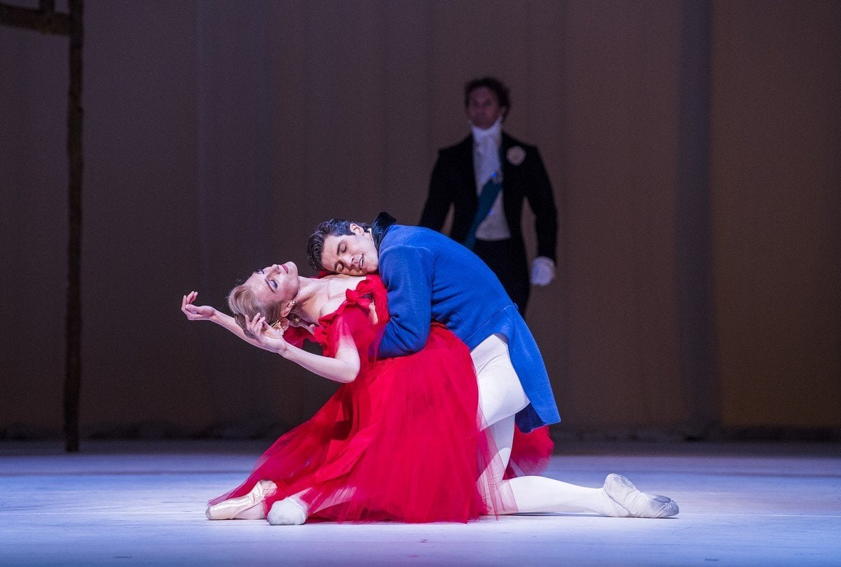Zenaida Yanowsky and Roberto Bolle in Marguerite and Armand © ROH 2017. Photographed by Tristram Kenton. Zenaida Yanowsky and Roberto Bolle in Marguerite and Armand © ROH, 2017. Photographed by Tristram Kenton.