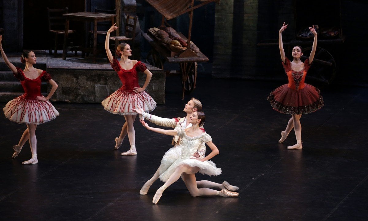 Don Quixote with Nicoletta Manni Timofej Andrijashenko Gaia Andreano e il corpo di ballo photo by Brescia e Amisano ©Teatro alla Scala Don Quixote with Nicoletta Manni Timofej Andrijashenko Gaia Andreanò e il corpo di ballo photo by Brescia e Amisano ©Teatro alla Scala