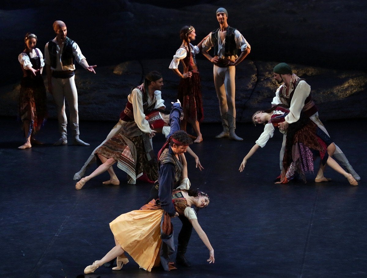Le Corsaire with Antonella Albano and Mattia Semperboni photo by Brescia e Amisano ©Teatro alla Scala Le Corsaire with Antonella Albano and Mattia Semperboni, photo by Brescia e Amisano ©Teatro alla Scala