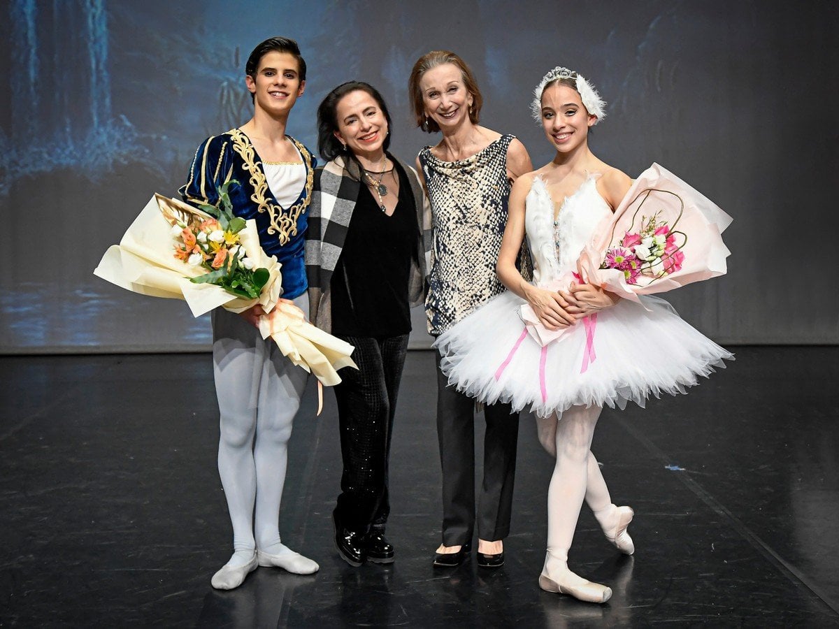 Antonio CasalinhoAnnarella Sanchez Maina Gielgud and Margarita Fernandes after Swan Lake in December 2020 António Casalinho,Annarella Sanchez, Maina Gielgud and Margarita Fernandes after Swan Lake in December 2020