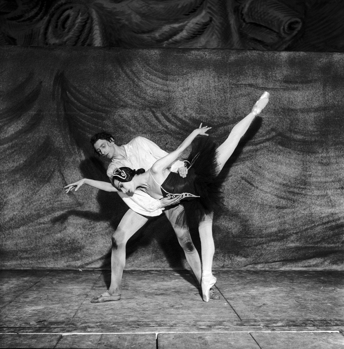 1951 Luciana Novaro in Vita delluomo with Ugo dellAra photo by Erio Piccagliani © Teatro alla Scala 01 1951 Luciana Novaro in Vita dell'uomo with Ugo dell'Ara, photo by Erio Piccagliani © Teatro alla Scala-01
