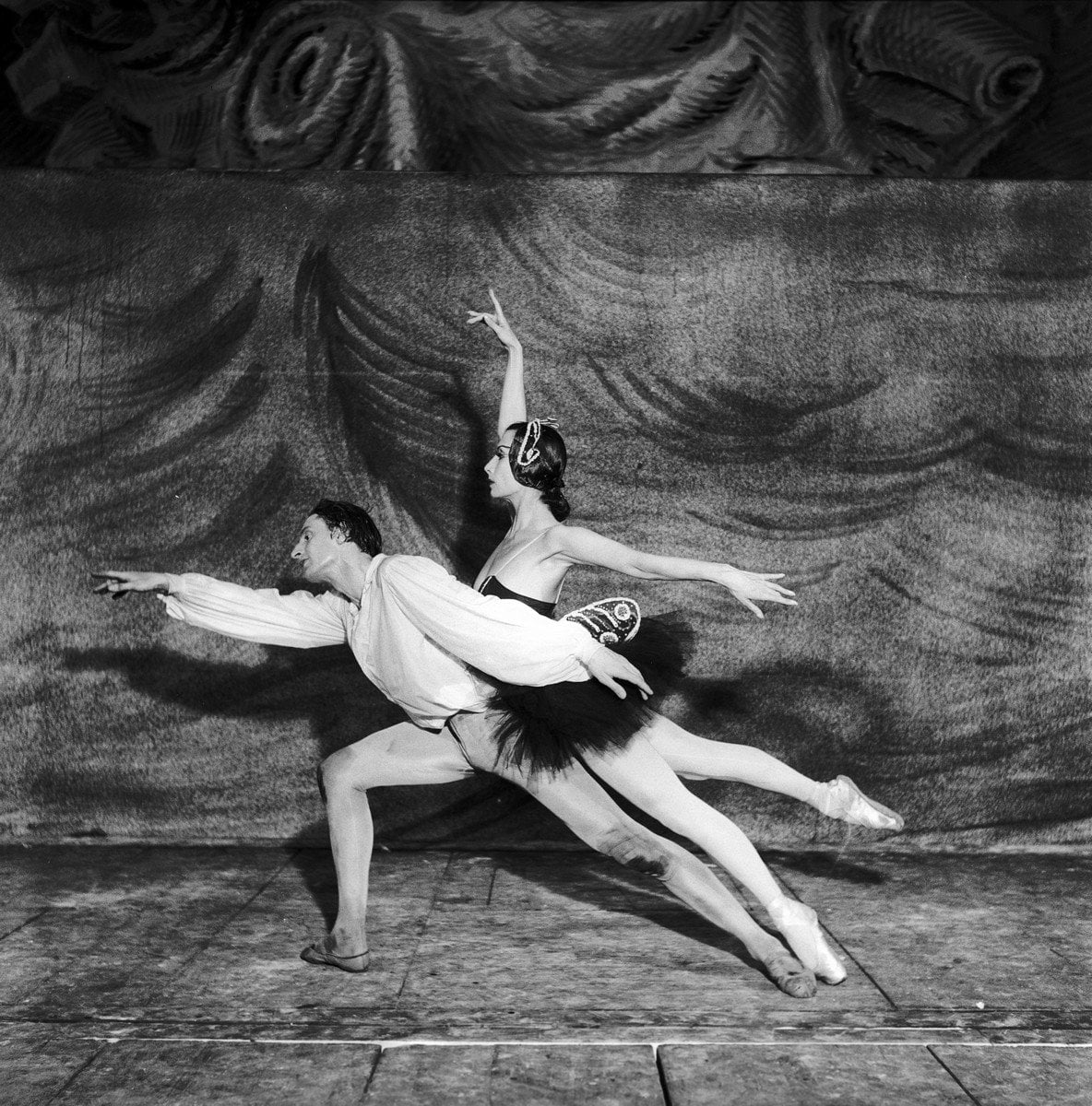 1951 Luciana Novaro in Vita delluomo with Ugo dellAra photo by Erio Piccagliani © Teatro alla Scala 1951 Luciana Novaro in Vita dell'uomo with Ugo dell'Ara, photo by Erio Piccagliani © Teatro alla Scala
