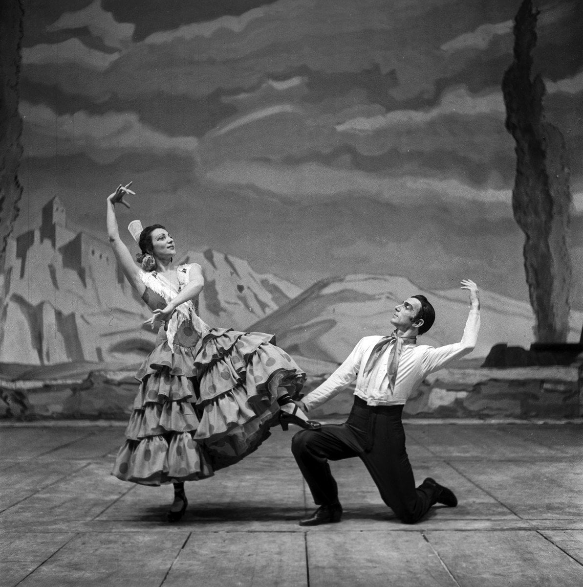 1952 Luciana Novaro in Capriccio spagnolo with Leonide Massine photo by Erio Piccagliani © Teatro alla Scala 1952 Luciana Novaro in Capriccio spagnolo with Leonide Massine, photo by Erio Piccagliani © Teatro alla Scala