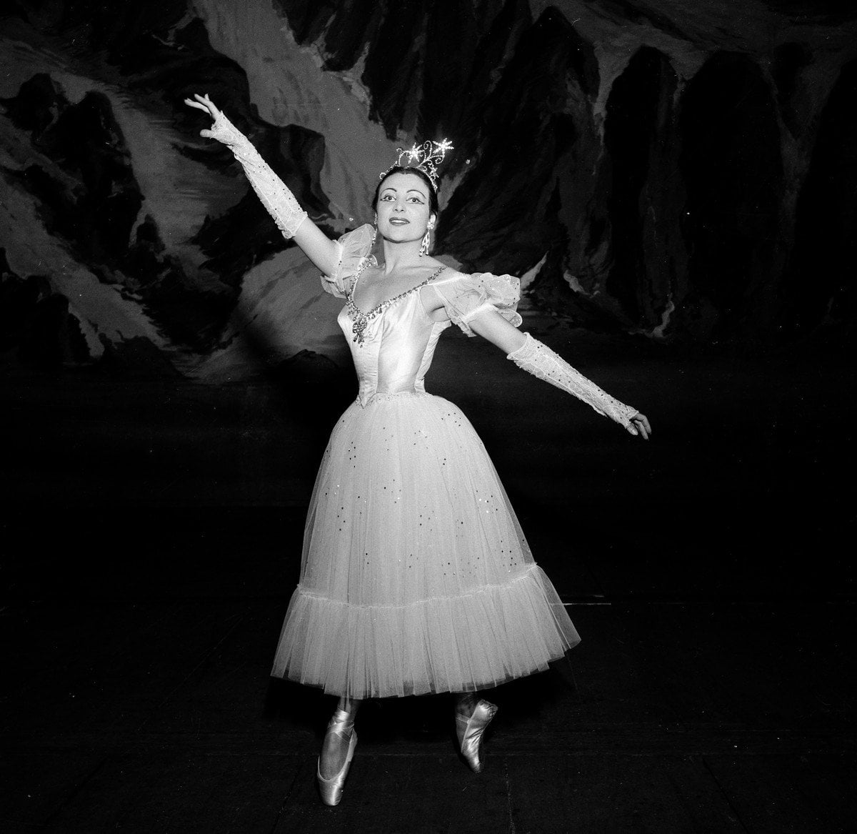 1953 Luciana Novaro in Le Baiser de la fee photo by Erio Piccagliani © Teatro alla Scala 1953 Luciana Novaro in Le Baiser de la fée, photo by Erio Piccagliani © Teatro alla Scala