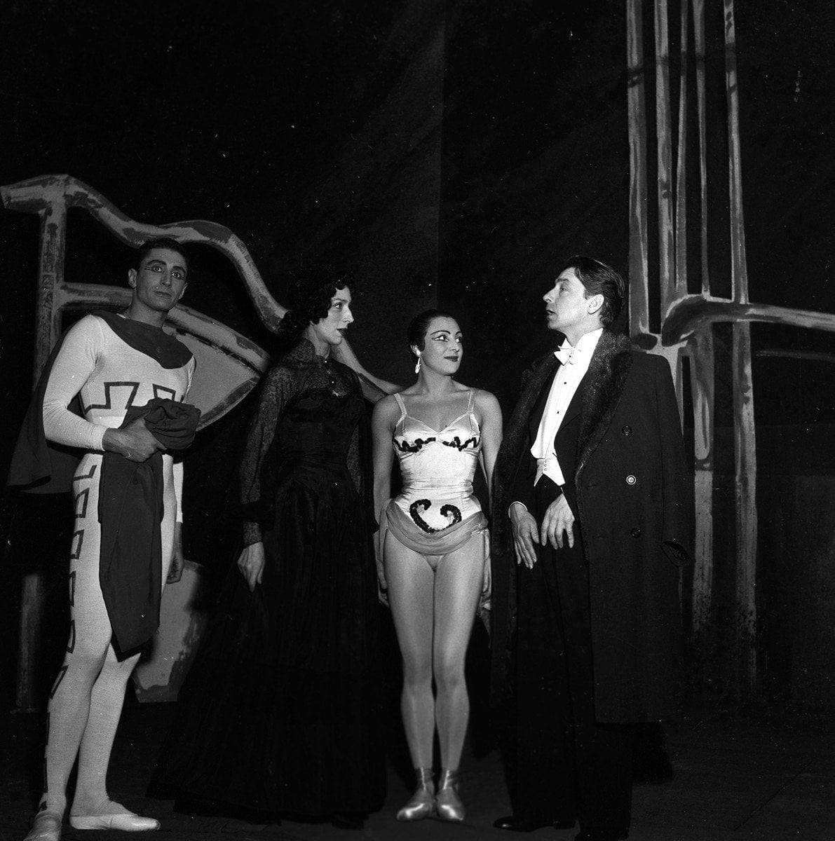 1953 Trionfi Catulli Carmina DellAra Gsovski Novaro Von Karajan photo by Erio Piccagliani © Teatro alla Scala 1953 Trionfi - Catulli Carmina - Dell'Ara, Gsovski, Novaro, Von Karajan, photo by Erio Piccagliani © Teatro alla Scala