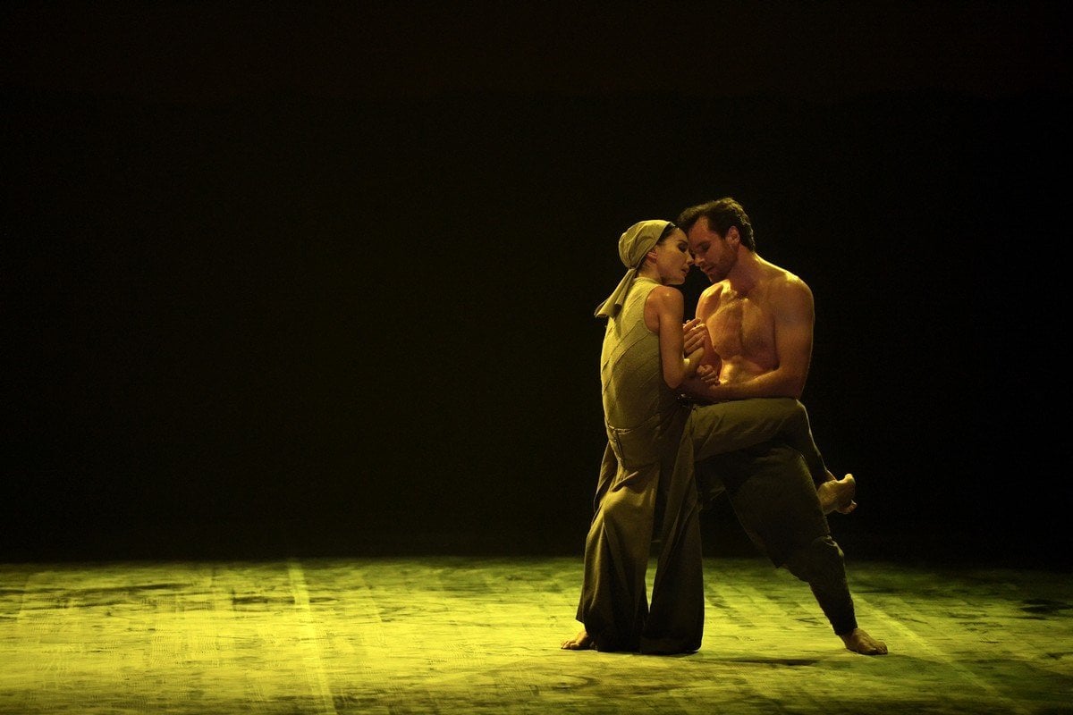 Tamara Rojo and James Streeter in Dust by Akram Khan © Laurent Liotardo 2 Tamara Rojo and James Streeter in Dust by Akram Khan © Laurent Liotardo 2