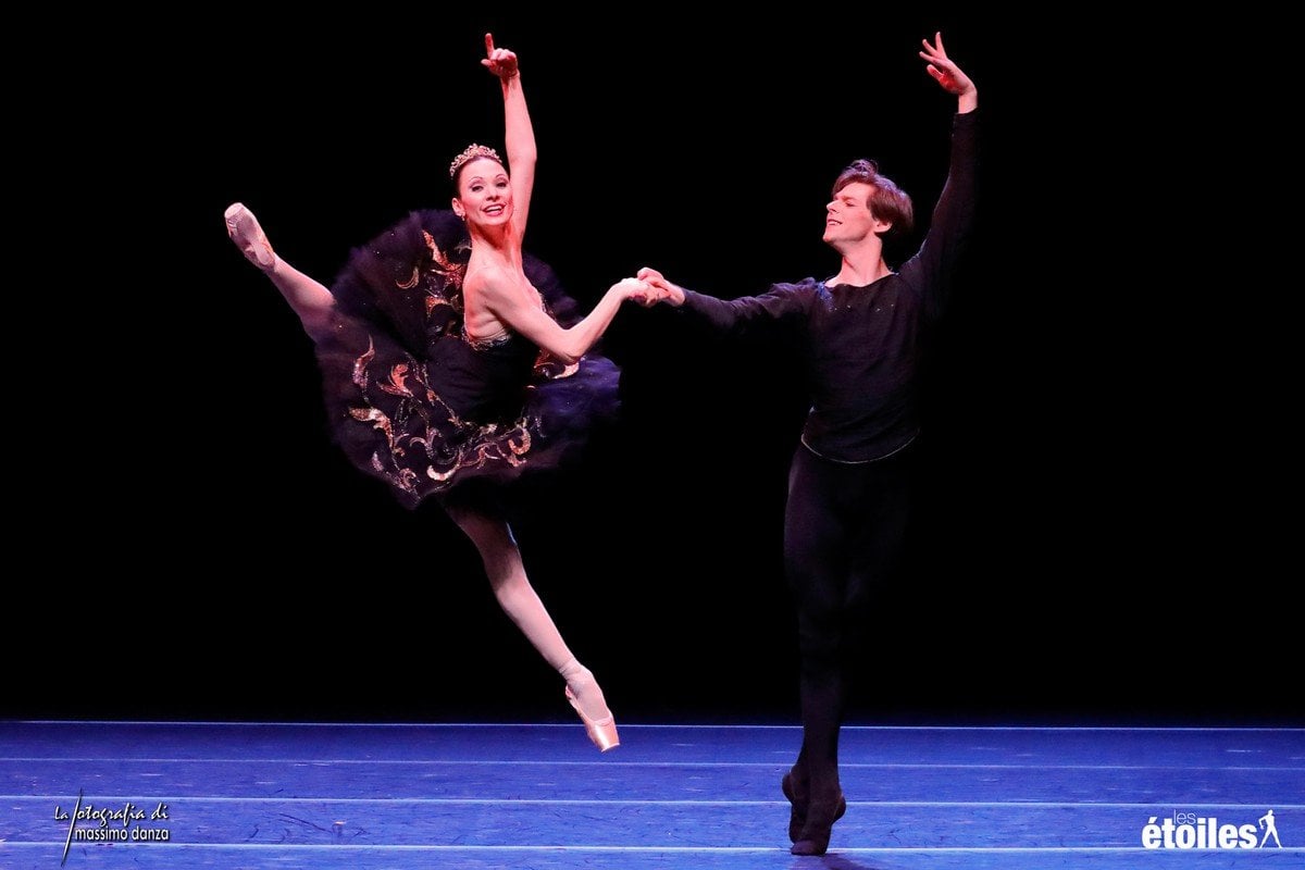 Swan Lake with Liudmila Konovalova and Vladimir Shklyarov photo © Massimo Danza Swan Lake with Liudmila Konovalova and Vladimir Shklyarov photo © Massimo Danza