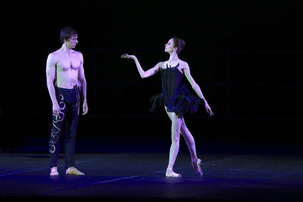 Project Handel from Pas de deux for Toes and Fingers photo by Marcello Orselli Teatro Carlo Felice 344 Project Handel from Pas de deux for Toes and Fingers, photo by Marcello Orselli, Teatro Carlo Felice - 344