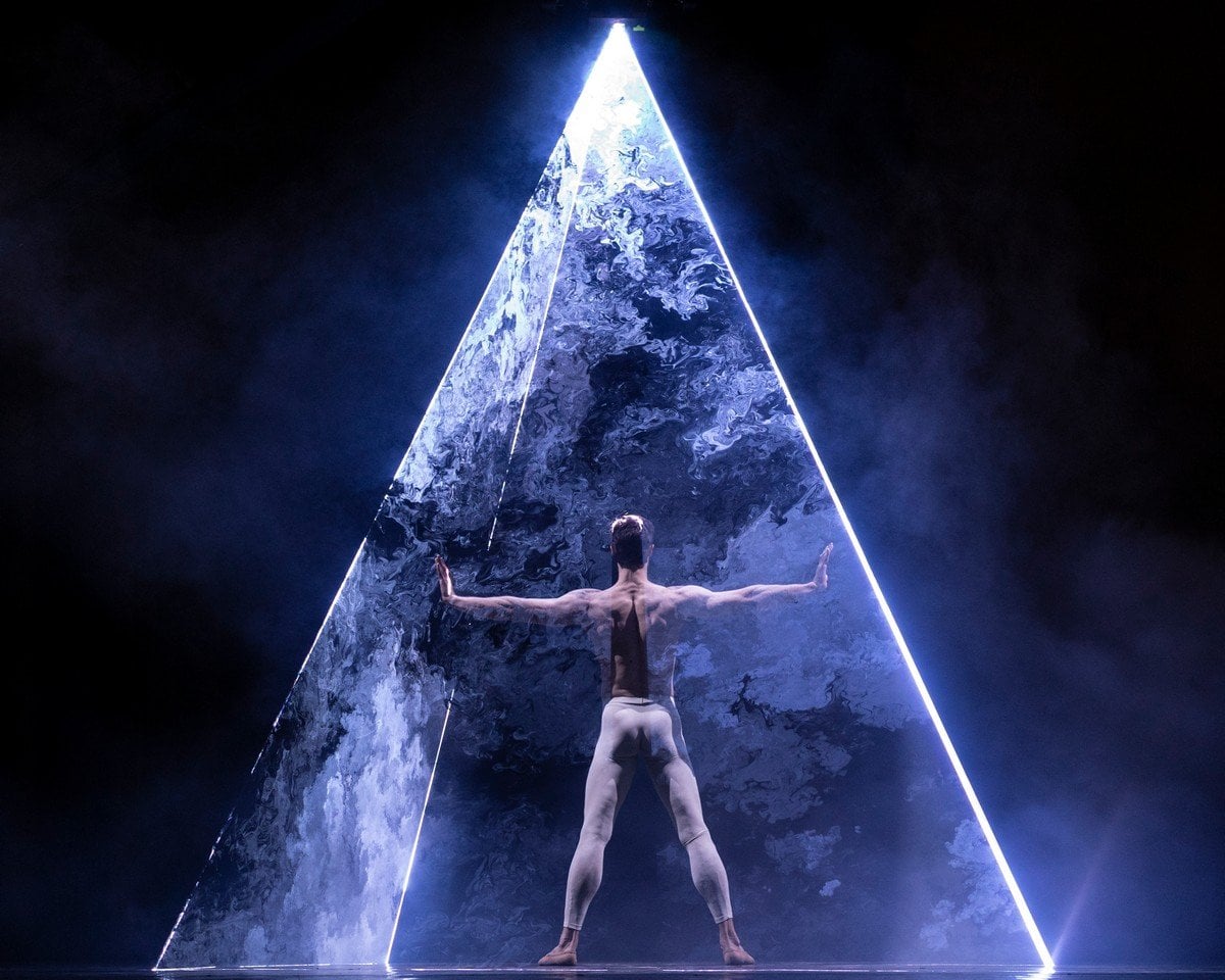 Roberto Bolle in Waves by Massimiliano Volpini photo by Andrej Uspenski 2 Roberto Bolle in Waves by Massimiliano Volpini, photo by Andrej Uspenski (2)