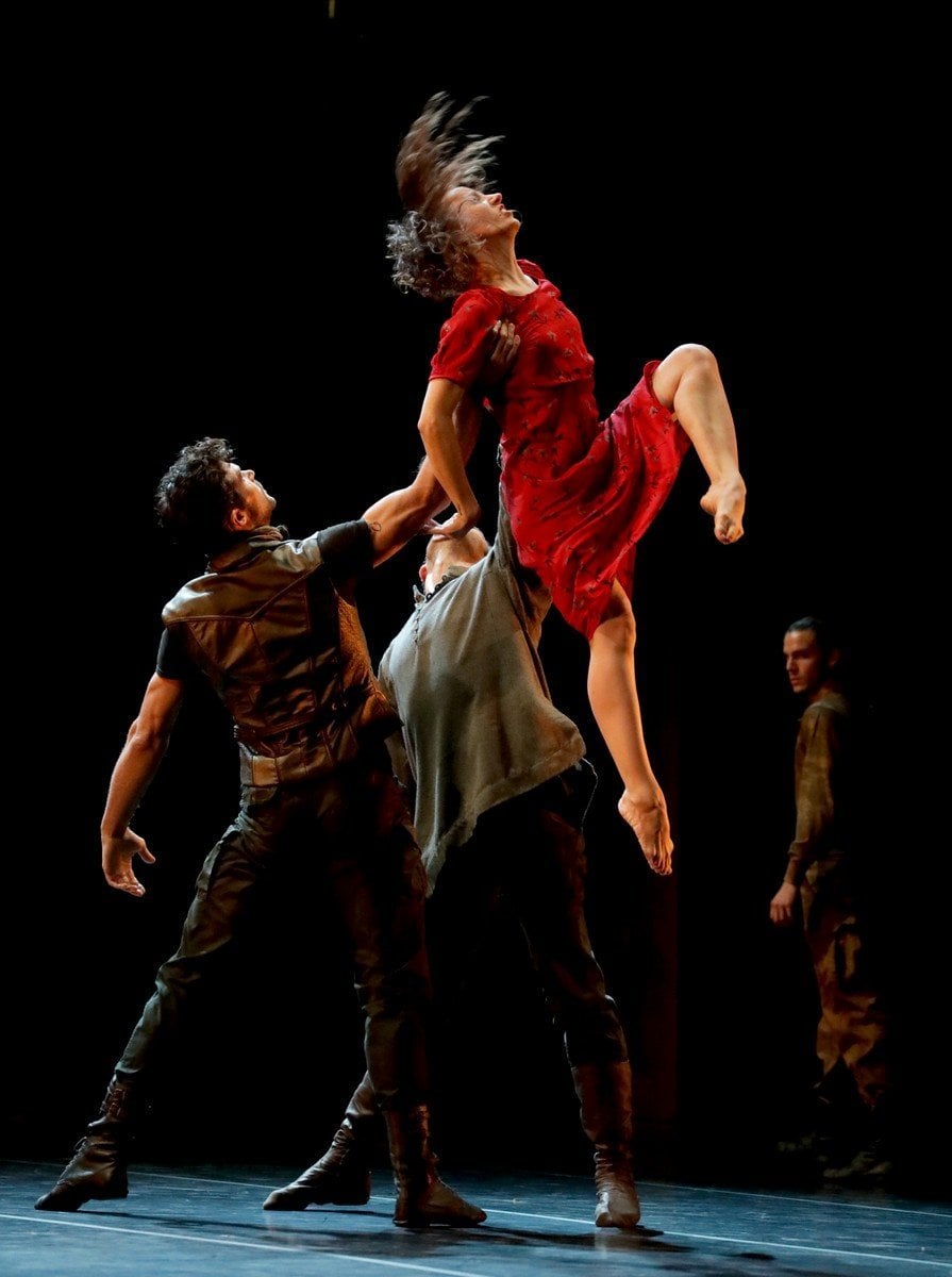 Madina 01 Antonella Albano Roberto Bolle and Gabriele Corrado photo by Brescia e Amisano ©Teatro alla Scala Madina - 01 - Antonella Albano, Roberto Bolle and Gabriele Corrado, photo by Brescia e Amisano ©Teatro alla Scala