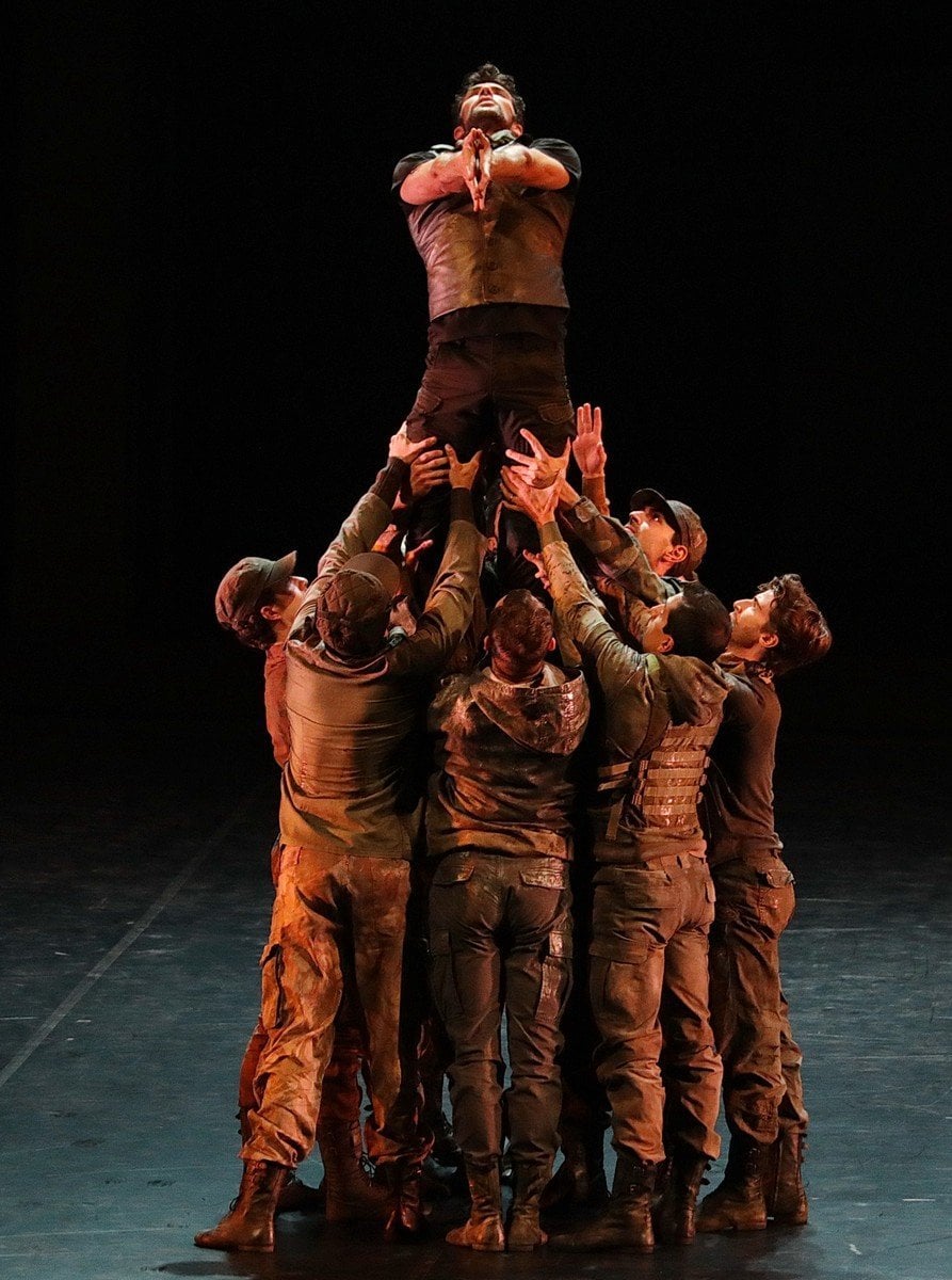 Madina 02 Roberto Bolle and the corps de ballet photo by Brescia e Amisano ©Teatro alla Scala 2 Madina - 02 - Roberto Bolle and the corps de ballet, photo by Brescia e Amisano ©Teatro alla Scala (2)