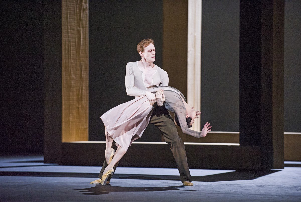 Woolf Works. Edward Watson and Akane Takada ©ROH 2015. Photo by Tristram Kenton Woolf Works. Edward Watson and Akane Takada ©ROH 2015. Photo by Tristram Kenton