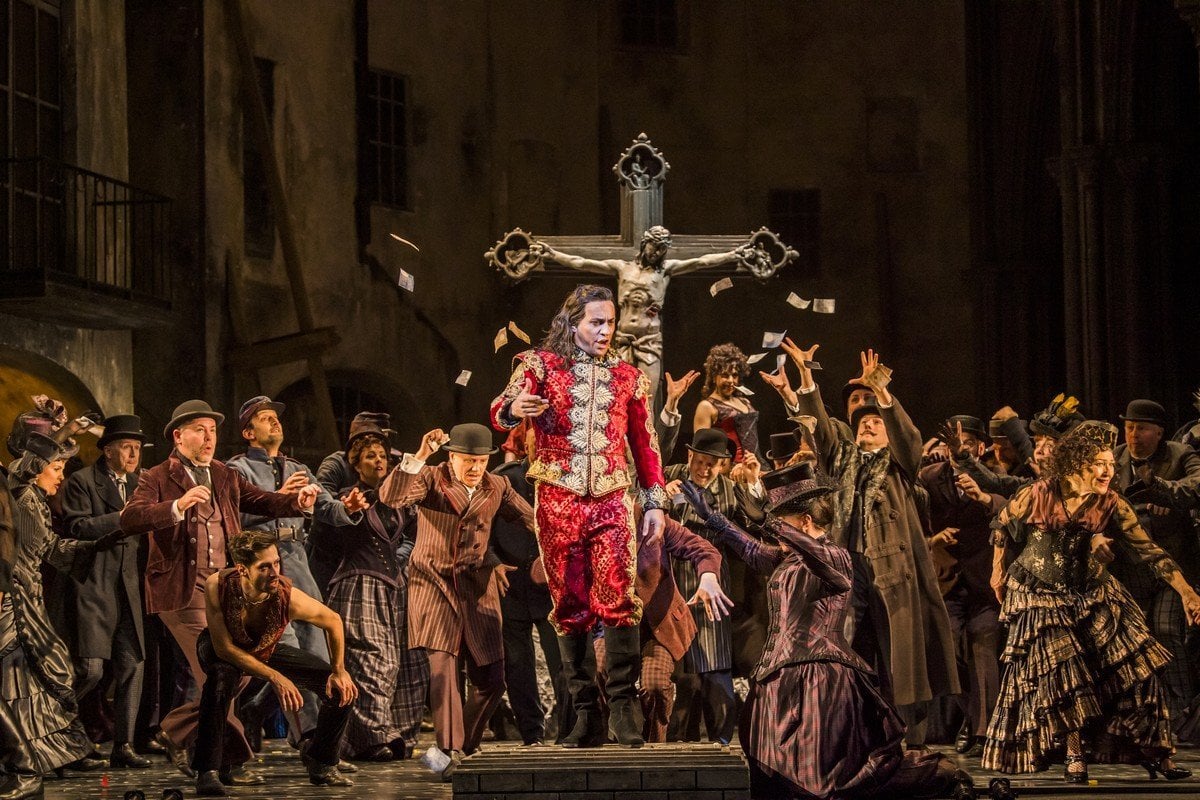 Erwin Schrott as Mephistopheles in Faust The Royal Opera © 2019 ROH. Photograph by Tristram Kenton 1 Erwin Schrott as Méphistophélès in Faust, The Royal Opera © 2019 ROH. Photograph by Tristram Kenton (1)
