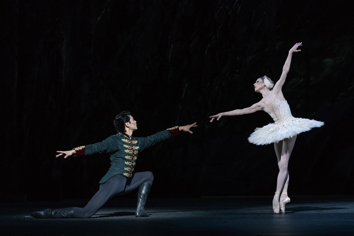 Ryoichi Hirano as Prince Siegfried and Sarah Lamb as Odette in Swan Lake The Royal Ballet 2018 ROH Photograph by Bill Cooper copy Ryoichi Hirano as Prince Siegfried and Sarah Lamb as Odette in Swan Lake, The Royal Ballet 2018 ROH Photograph by Bill Cooper copy