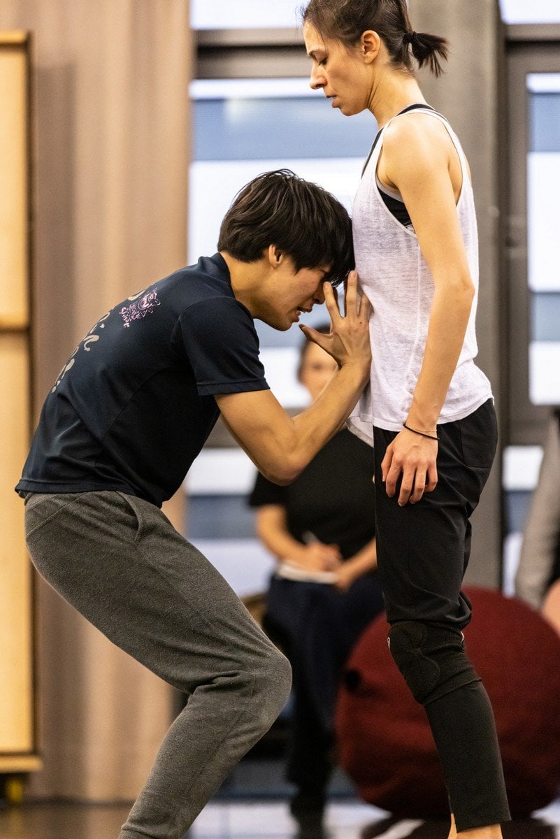 The Seven Sins rehearsal with Sasha Waltz Shori Yamamoto Louiza Avraam photo by Jeanette Bak The Seven Sins rehearsal with Sasha Waltz - Shori Yamamoto, Louiza Avraam photo by Jeanette Bak