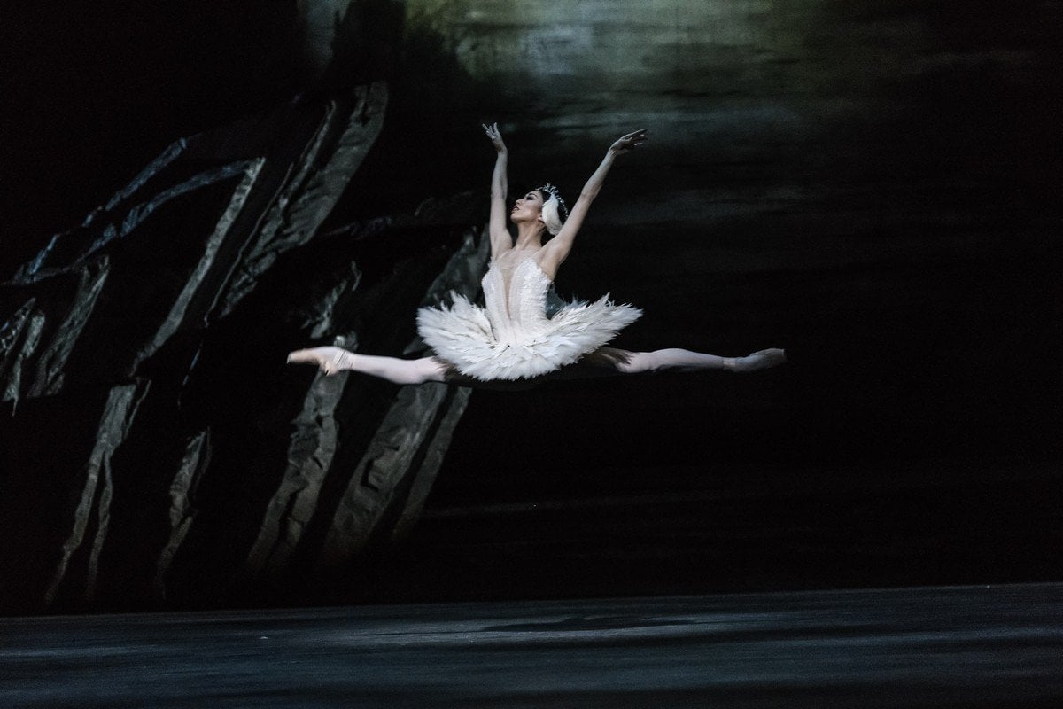 Akane Takada as Odette in Swan Lake The Royal Ballet © 2018 ROH. Photograph by Bill Cooper Akane Takada as Odette in Swan Lake, The Royal Ballet © 2018 ROH. Photograph by Bill Cooper