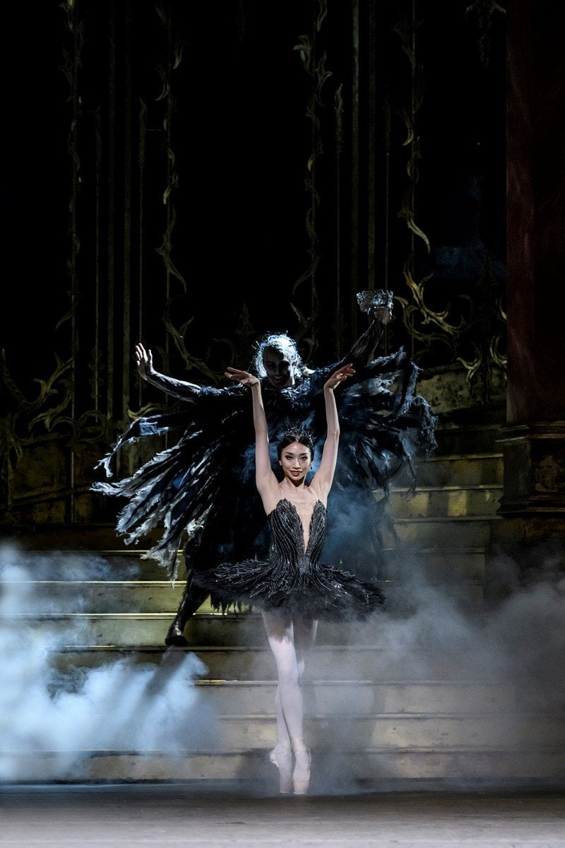 Akane Takada as Odile and Thomas Whitehead as Von Rothbart in Swan Lake The Royal Ballet © 2018 ROH. Photograph by Bill Cooper Akane Takada as Odile and Thomas Whitehead as Von Rothbart in Swan Lake, The Royal Ballet © 2018 ROH. Photograph by Bill Cooper