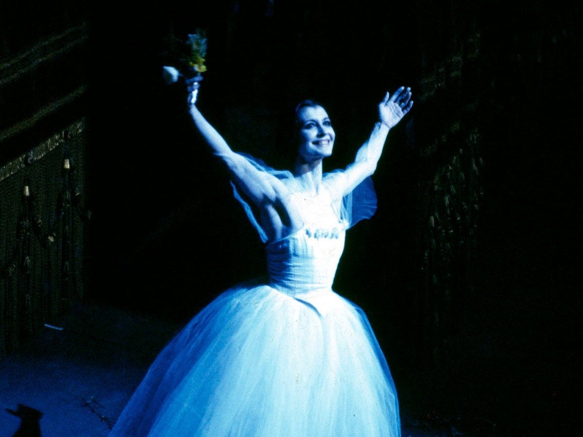Carla Fracci 1983 Giselle photo by Lelli e Masotti %C2%A9 Teatro alla Scala crop Carla Fracci 1983 Giselle, photo by Lelli e Masotti © Teatro alla Scala crop
