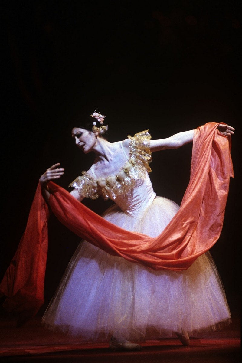 Carla Fracci 1989 Vespri Sicliani photo by Lelli e Masotti © Teatro alla Scala Carla Fracci 1989 Vespri Sicliani, photo by Lelli e Masotti © Teatro alla Scala