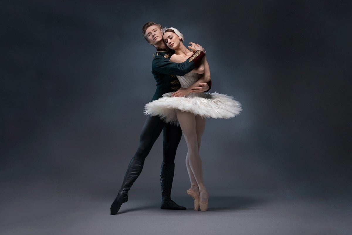 Marianela Nuñez and Vadim Muntagirov photographed for Swan Lake © ROH 2017. Photographed by Bill Cooper