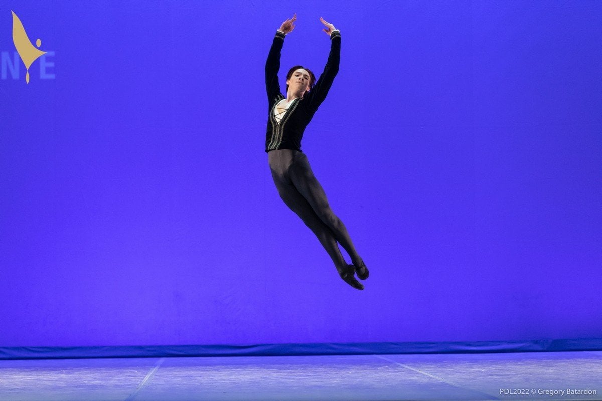 Prix de Lausanne 2022 404 Darrion Sellman finalist ©Gregory Batardon 1625 Prix de Lausanne 2022 404 Darrion Sellman, finalist ©Gregory Batardon, 1625