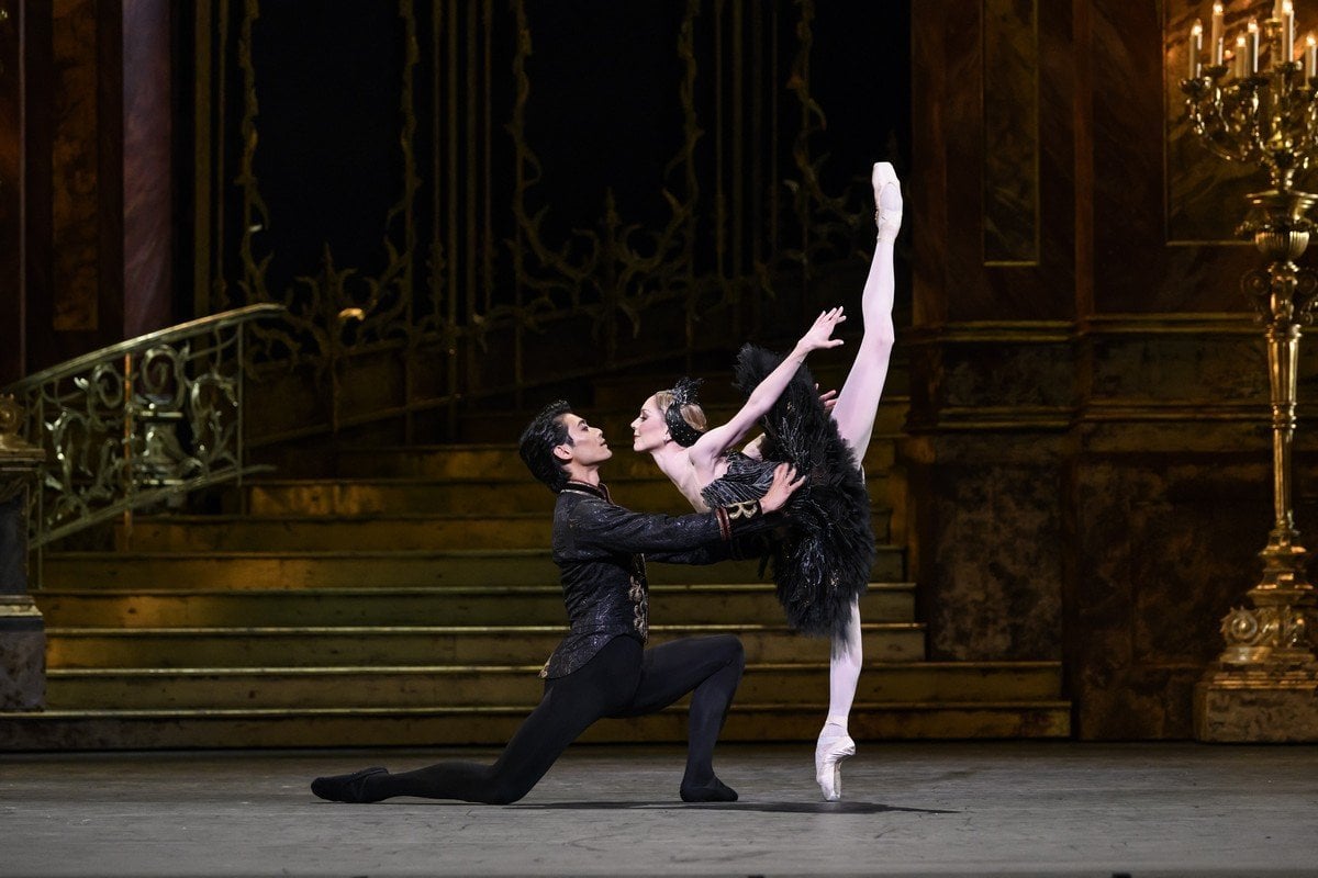 Ryoichi Hirano as Prince Siegfried and Sarah Lamb as Odile in Swan Lake The Royal Ballet © 2018 ROH. Photograph by Bill Cooper Ryoichi Hirano as Prince Siegfried and Sarah Lamb as Odile in Swan Lake, The Royal Ballet © 2018 ROH. Photograph by Bill Cooper
