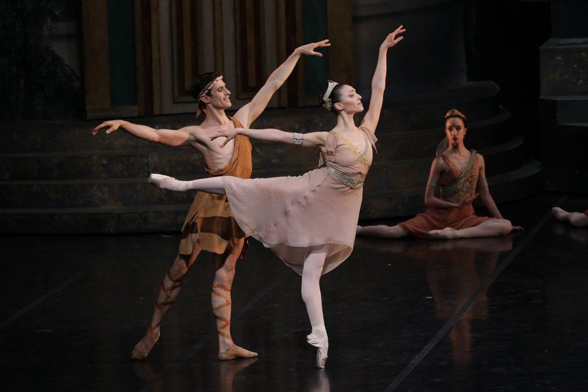 31 Sylvia choreography by Manuel Legris photo by Brescia e Amisano ©Teatro alla Scala 2022 Martina Arduino Nicola Del Freo 31 - Sylvia - choreography by Manuel Legris - photo by Brescia e Amisano ©Teatro alla Scala 2022 - Martina Arduino, Nicola Del Freo